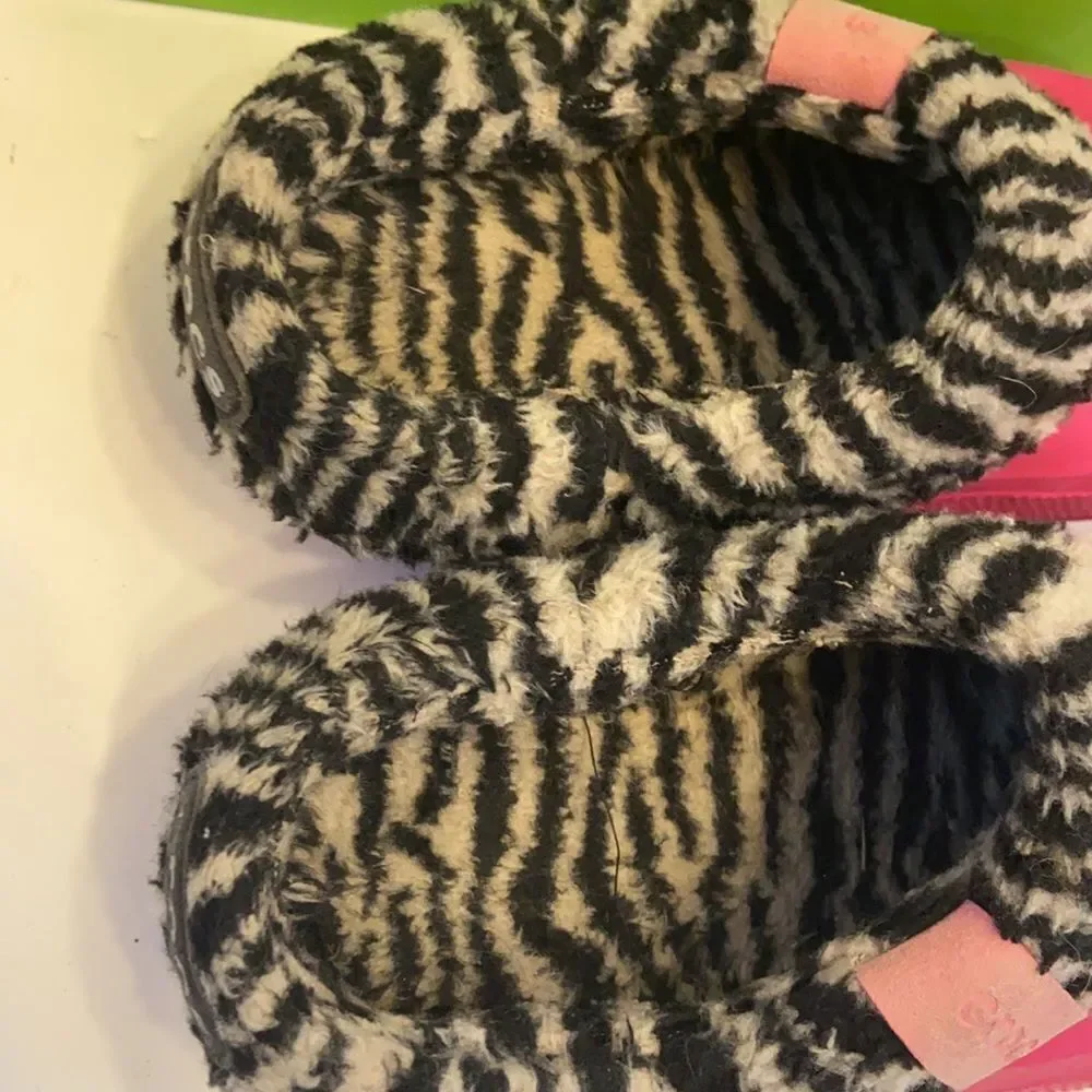 Crocs youth j3 pink with‎ animal print fur